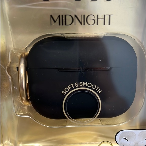 XO Poppy | Midnight Phone & AirPods Case Set - Picture 5 of 7